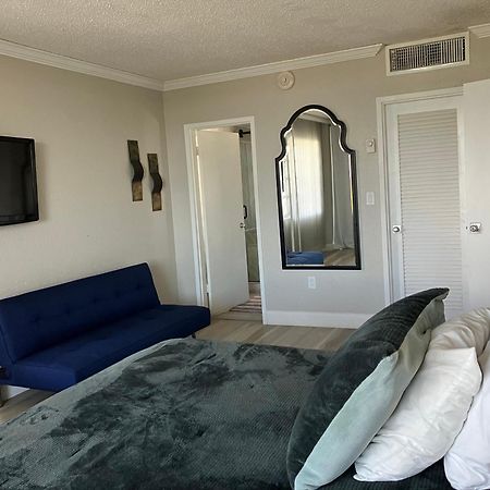 Oceanview On Sand Located In Ocean Manor Resort Fort Lauderdale Beach 2 Bed 2 Bath Spacious Corner Unit Partial Ocean View Exterior foto